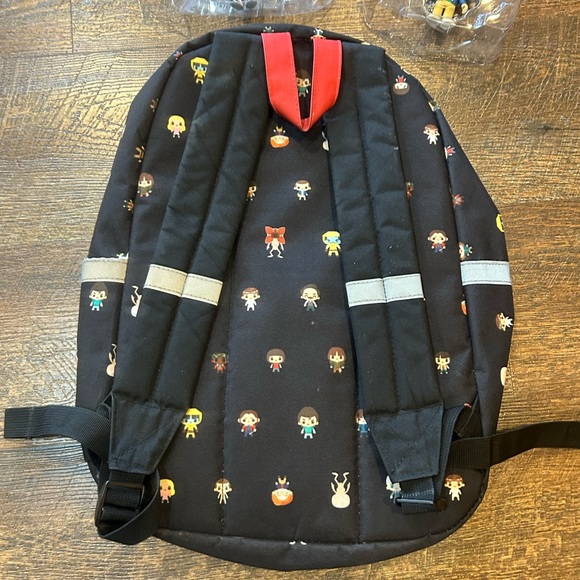 Stranger Things Backpack & Figures - Picture 4 of 14
